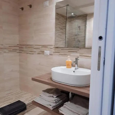 Crystal Apartment *